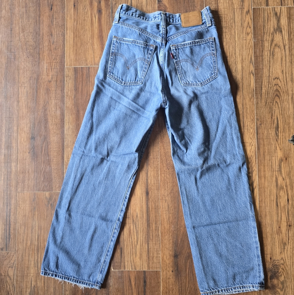 Levi's Ribcage Straight Ankle Jeans - Picture 3 of 6